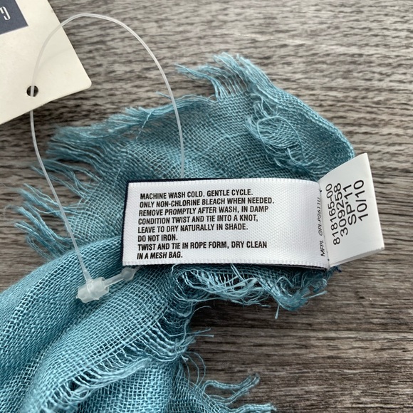 Gap Purple Ombré Fringe Scarf - Picture 6 of 6